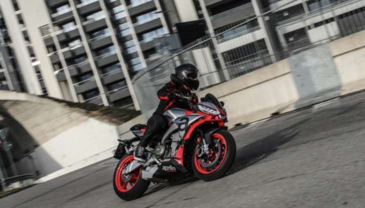 Aprilia Tuono 660: il prezzo della media sportiva della Casa di Noale - Foto 13 di 20