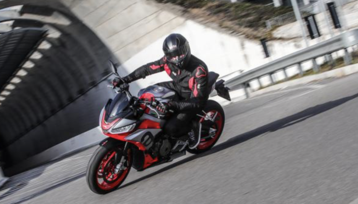 Aprilia Tuono 660: il prezzo della media sportiva della Casa di Noale - Foto 16 di 20