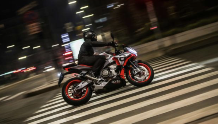 Aprilia Tuono 660: il prezzo della media sportiva della Casa di Noale - Foto 19 di 20