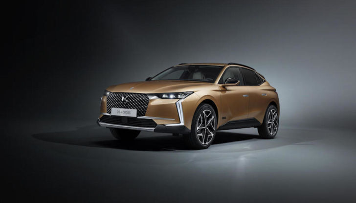 DS 4: SUV o berlina? L’uscita è prevista a fine anno - Foto 1 di 12