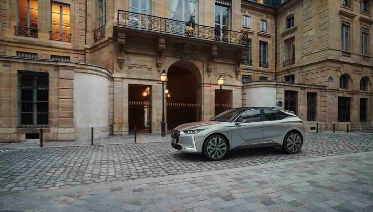 DS 4: SUV o berlina? L’uscita è prevista a fine anno - Foto 3 di 12