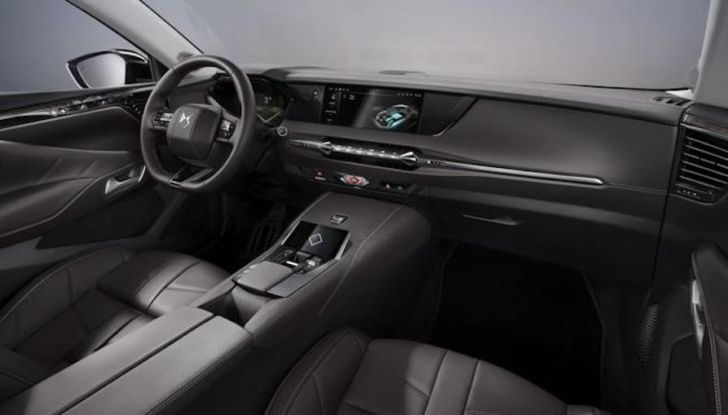 DS 4: SUV o berlina? L’uscita è prevista a fine anno - Foto 4 di 12