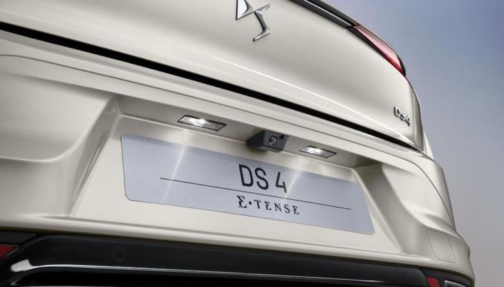 DS 4: SUV o berlina? L’uscita è prevista a fine anno - Foto 6 di 12
