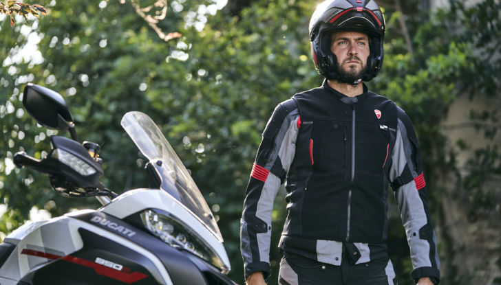 Ducati, non solo moto: arriva il gilet con airbag Smart Jacket - Foto 2 di 5