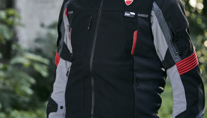 Ducati, non solo moto: arriva il gilet con airbag Smart Jacket - Foto 3 di 5
