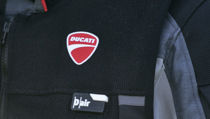Ducati, non solo moto: arriva il gilet con airbag Smart Jacket - Foto 4 di 5
