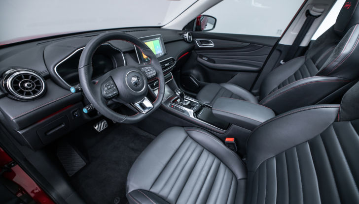 MG EHS Plug-in Hybrid 2021: caratteristiche e prezzi - Foto 13 di 39