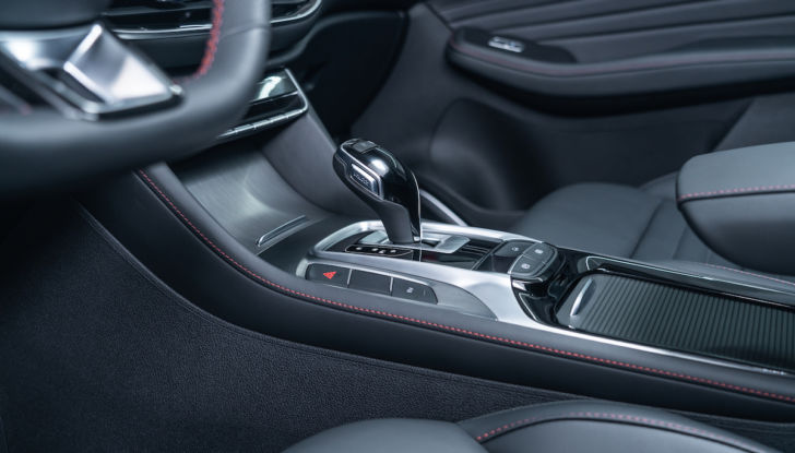 MG EHS Plug-in Hybrid 2021: caratteristiche e prezzi - Foto 14 di 39