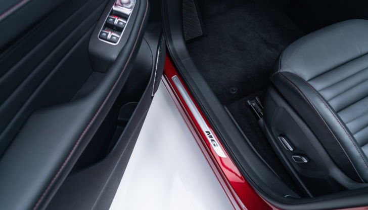 MG EHS Plug-in Hybrid 2021: caratteristiche e prezzi - Foto 15 di 39