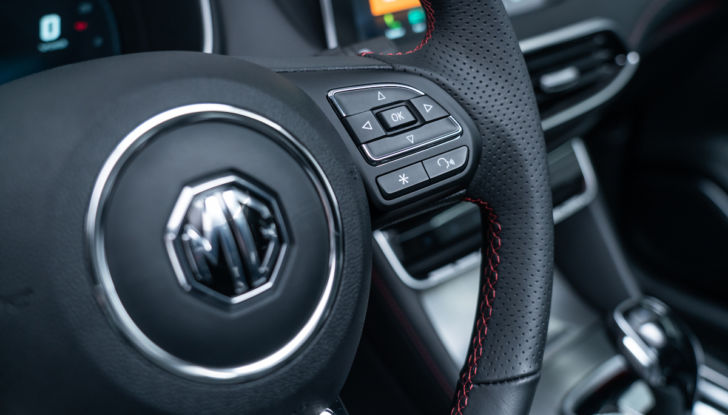 MG EHS Plug-in Hybrid 2021: caratteristiche e prezzi - Foto 16 di 39