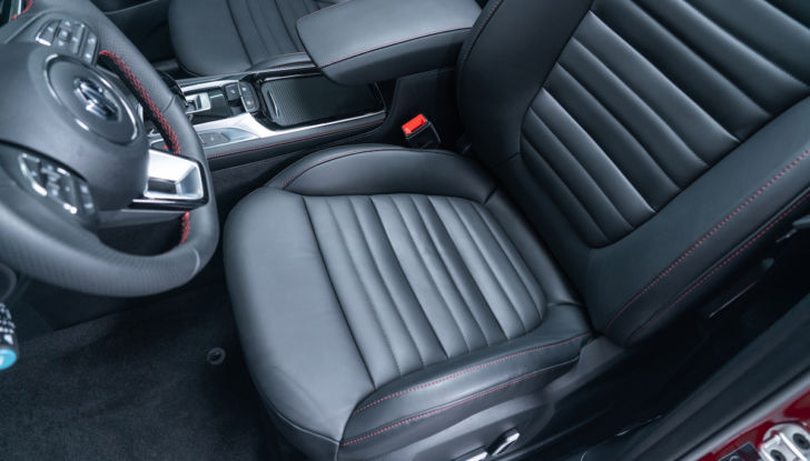 MG EHS Plug-in Hybrid 2021: caratteristiche e prezzi - Foto 18 di 39