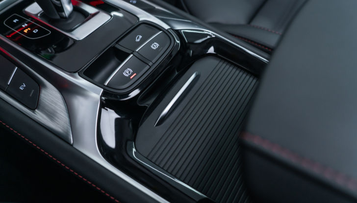 MG EHS Plug-in Hybrid 2021: caratteristiche e prezzi - Foto 25 di 39