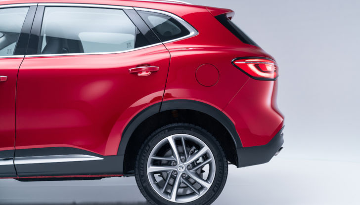 MG EHS Plug-in Hybrid 2021: caratteristiche e prezzi - Foto 5 di 39