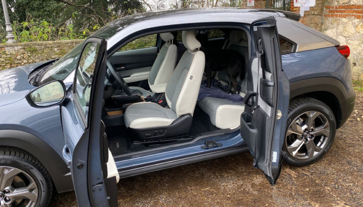 Mazda MX-30: la versione ibrida plug-in in arrivo per fine anno - Foto 5 di 17