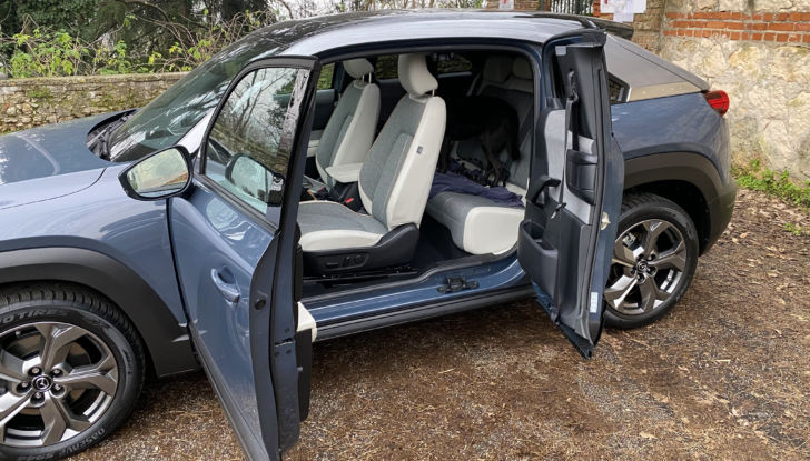 Mazda MX-30: la versione ibrida plug-in in arrivo per fine anno - Foto 9 di 17