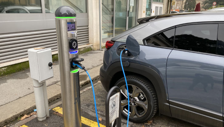 Mazda MX-30: la versione ibrida plug-in in arrivo per fine anno - Foto 8 di 17