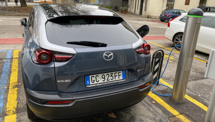 Mazda MX-30: la versione ibrida plug-in in arrivo per fine anno - Foto 10 di 17