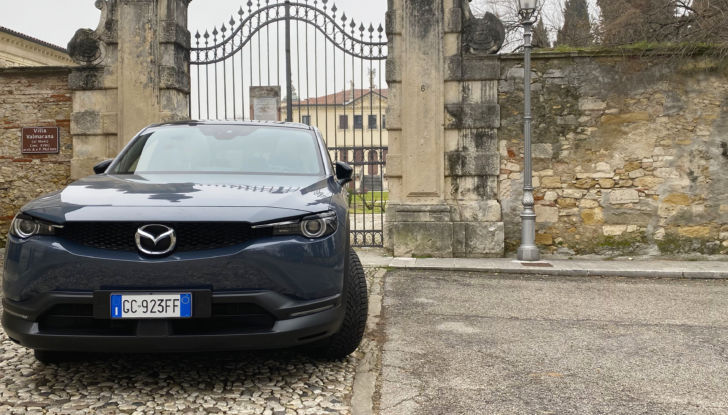 Mazda MX-30: la versione ibrida plug-in in arrivo per fine anno - Foto 3 di 17