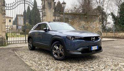 Test Drive Mazda MX-30, la urban car elettrica polivalente