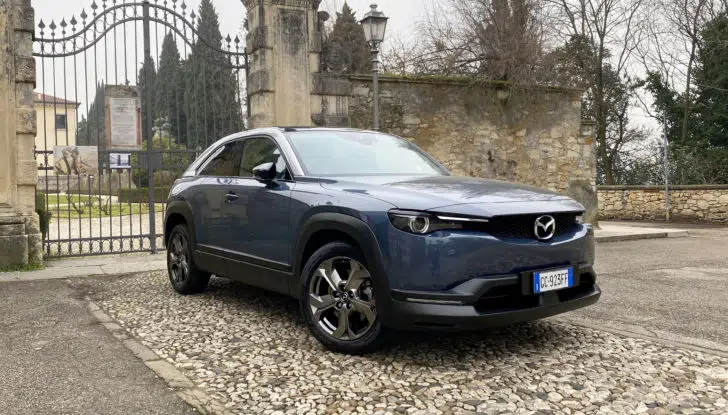 Test Drive Mazda MX-30, la urban car elettrica polivalente - Foto 1 di 17