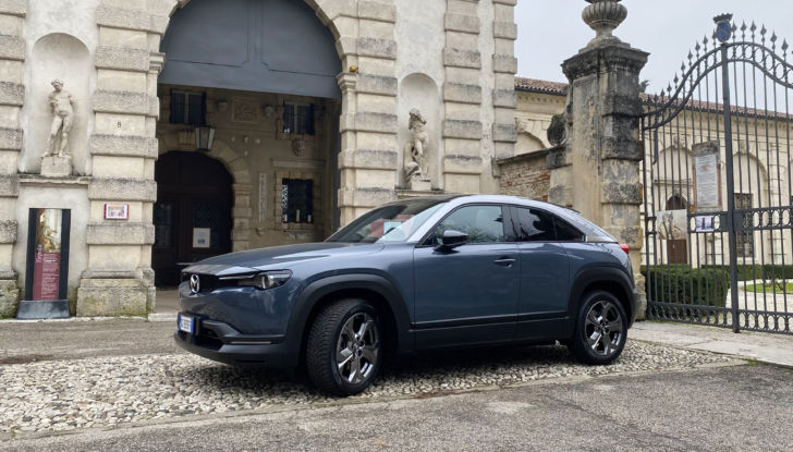Mazda MX-30: la versione ibrida plug-in in arrivo per fine anno - Foto 2 di 17