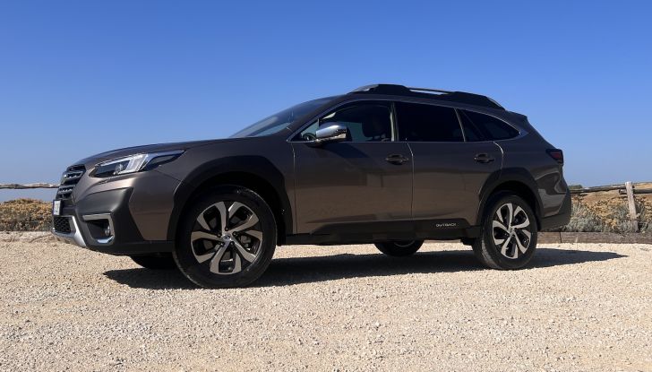 Subaru Outback 2023: prova su strada del rinnovato SUV giapponese - Foto 1 di 25