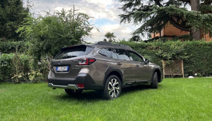 Subaru Outback 2023: prova su strada del rinnovato SUV giapponese - Foto 16 di 25