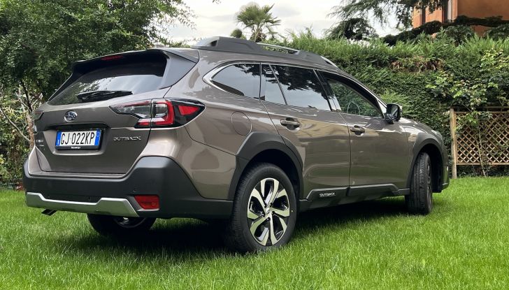 Subaru Outback 2023: prova su strada del rinnovato SUV giapponese - Foto 25 di 25