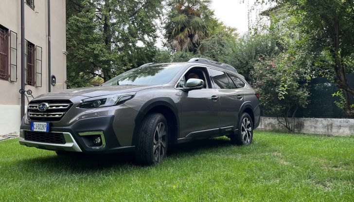 Subaru Outback 2023: prova su strada del rinnovato SUV giapponese - Foto 19 di 25