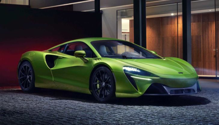 McLaren Artura 2021