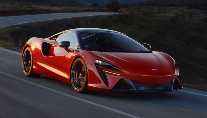 McLaren Artura 2021