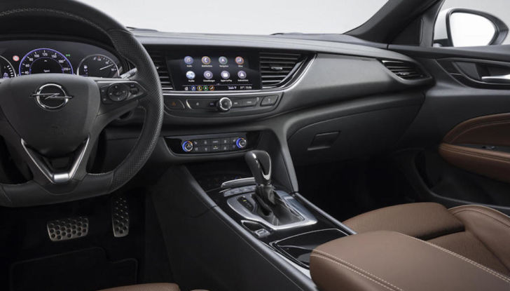 Su Opel Insignia debutta la nuova tecnologia a LED - Foto 1 di 8