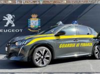 La Guardia di Finanza si elettrifica con la Peugeot e-208