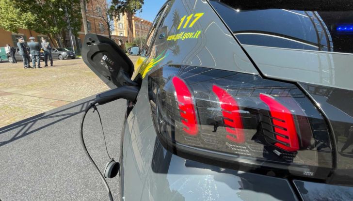 Peugeot e-208 Guardia di Finanza