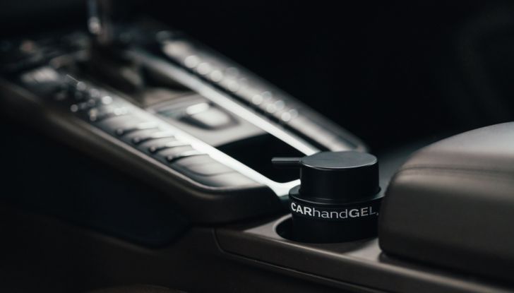 CARhandGEL è il primo dispenser di Gel igienizzante specifico per auto - Foto 8 di 12