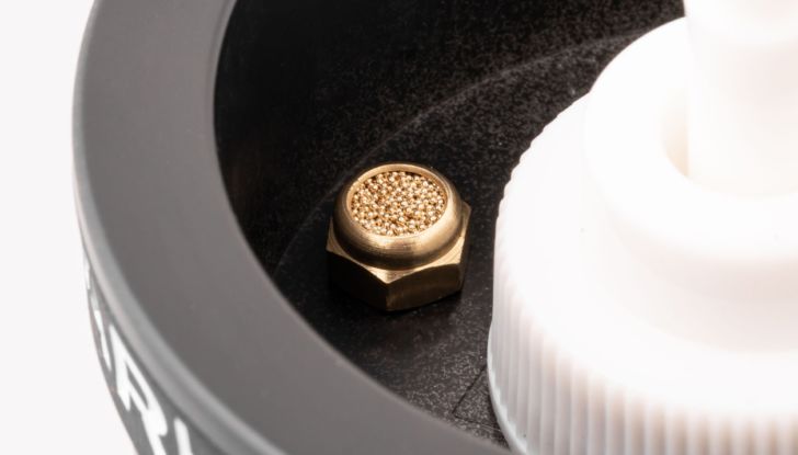 CARhandGEL è il primo dispenser di Gel igienizzante specifico per auto - Foto 9 di 12