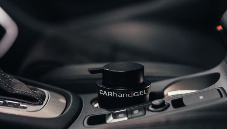 CARhandGEL è il primo dispenser di Gel igienizzante specifico per auto - Foto 10 di 12