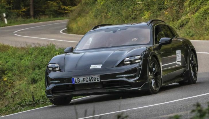 Porsche Taycan Cross Turismo 2021