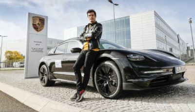 Porsche Taycan Cross Turismo: in testing con al volante Mark Webber
