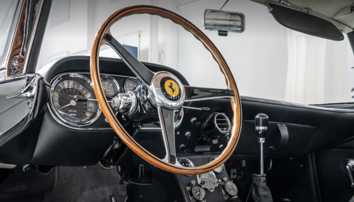 Il MEF celebra Agnelli con la mostra “Gianni Agnelli e Ferrari. L’eleganza del mito” - Foto 1 di 17