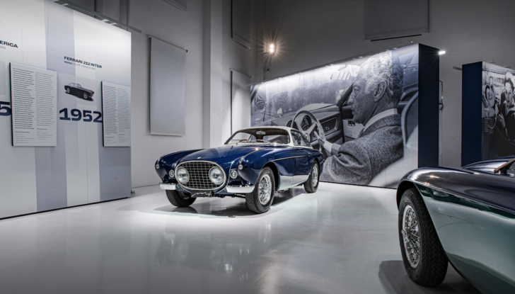 Il MEF celebra Agnelli con la mostra “Gianni Agnelli e Ferrari. L’eleganza del mito” - Foto 4 di 17