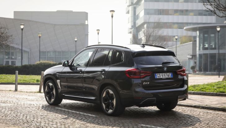 [VIDEO] Prova su strada BMW iX3 2021, il SUV elettrico: caratteristiche, prezzi e consumi - Foto 13 di 36