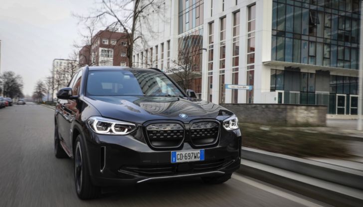 [VIDEO] Prova su strada BMW iX3 2021, il SUV elettrico: caratteristiche, prezzi e consumi - Foto 25 di 36