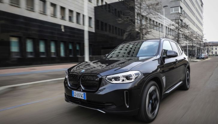 [VIDEO] Prova su strada BMW iX3 2021, il SUV elettrico: caratteristiche, prezzi e consumi - Foto 28 di 36