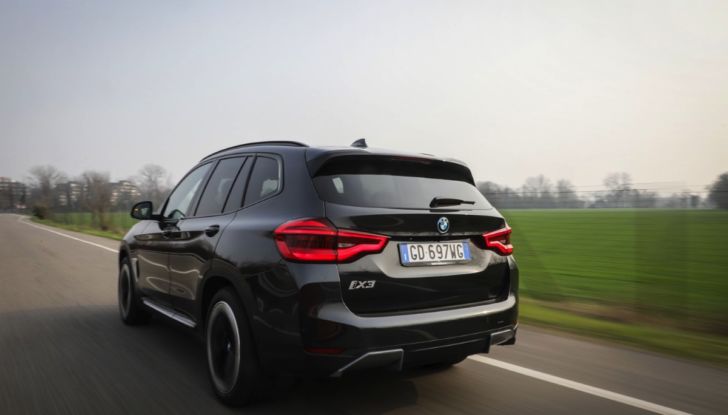 [VIDEO] Prova su strada BMW iX3 2021, il SUV elettrico: caratteristiche, prezzi e consumi - Foto 29 di 36