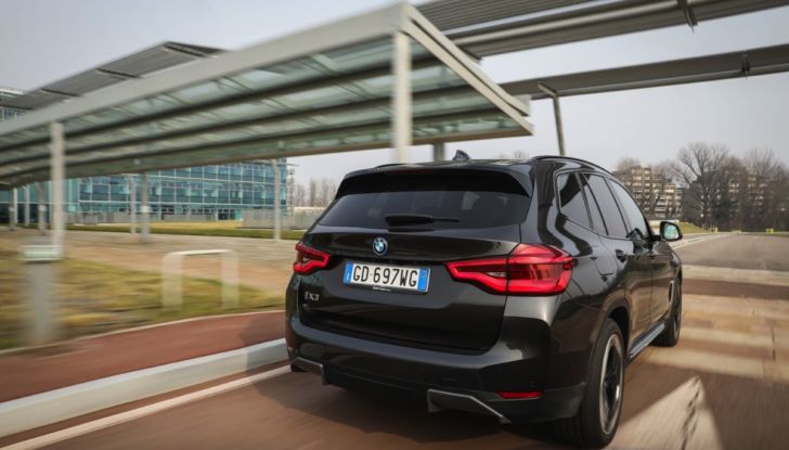 [VIDEO] Prova su strada BMW iX3 2021, il SUV elettrico: caratteristiche, prezzi e consumi - Foto 31 di 36
