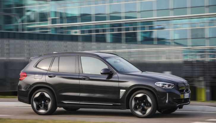 [VIDEO] Prova su strada BMW iX3 2021, il SUV elettrico: caratteristiche, prezzi e consumi - Foto 33 di 36