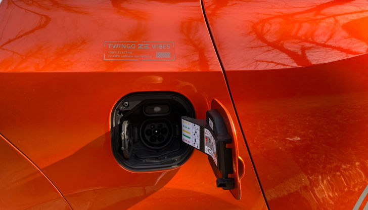 Prova su strada della Renault Twingo elettrica Vibes - Foto 12 di 15