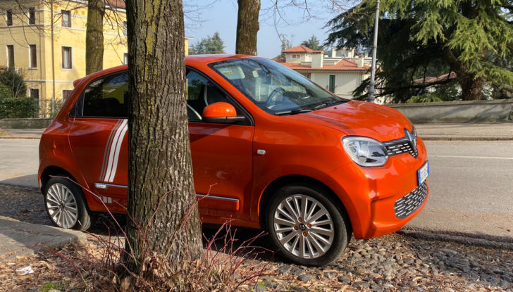 Prova su strada della Renault Twingo elettrica Vibes - Foto 14 di 15