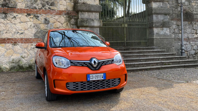 Prova su strada della Renault Twingo elettrica Vibes